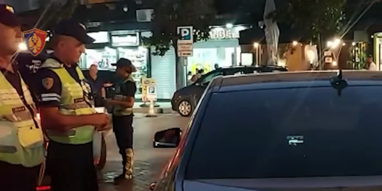 Forcat RENEA dhe “Shqiponja” zbarkojnë në Elbasan, shoqërohen në polici 30 persona