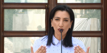 Rriten me 6% pagat e mësuesve/Kushi: Përfitojnë edhe punonjësit e shërbimit psiko-socialë dhe oficerët e sigurisë