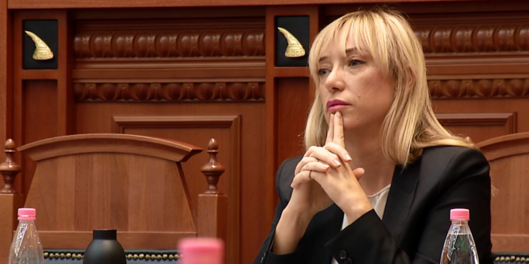 Krifca i përgjigjet deputetit Braçe: Ne besojmë te tregu, çmimi përcaktohet nga kërkesa dhe oferta