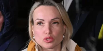 Policia arrestoi gazetaren ruse, 44-vjeçarja kritikonte ndërhyrjen e Rusisë në Ukrainë