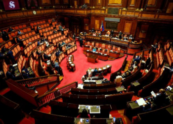 Presidenti i Italisë refuzon dorëheqjen e kryeministrit Draghi