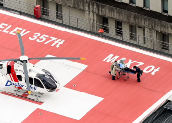 U qëllua teksa po mbante një fjalim, ndërron jetë ish-kryeministri i Japonisë (FOTO-VIDEO)