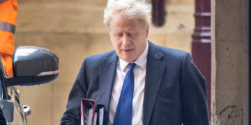 “Të largohet menjëherë!”/Shkëlqimi dhe rënia e Boris Johnson