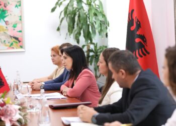 Ministrja Kushi me zv. Ministrin Grek të Arsimit: Së shpejti marrëveshje e re për njohjen e diplomave dhe gradave shkencore