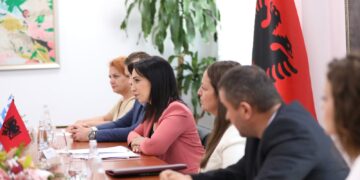 Ministrja Kushi me zv. Ministrin Grek të Arsimit: Së shpejti marrëveshje e re për njohjen e diplomave dhe gradave shkencore