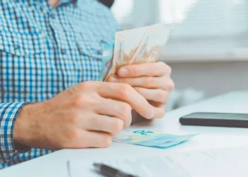 Rritje pagash dhe pensionesh në Greqi nga viti i ardhshëm