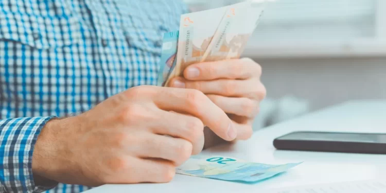 Rritje pagash dhe pensionesh në Greqi nga viti i ardhshëm