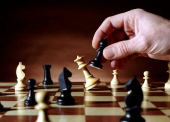 Incident në lojën e shahut, roboti i thyen gishtin djalit 7-vjeçar (VIDEO)