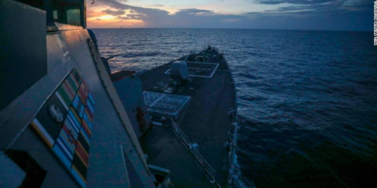 Stërvitjet e marinës amerikane rrisin tensionet në Detin e Kinës Jugore