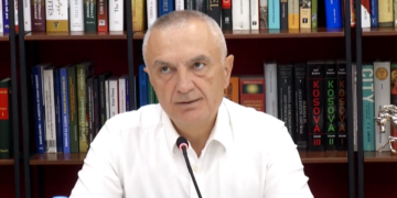 “E domosdoshme për të rikthyer lirinë, tani s’kam kostumin e Presidentit”, Meta paralajmëron zhvillime të reja