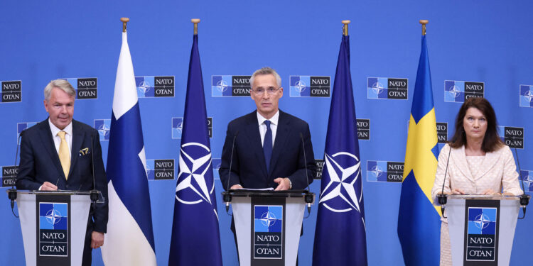 NATO fillon zyrtarisht procesin e ratifikimit të anëtarësimit të Suedisë dhe Finlandës