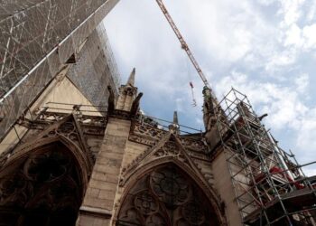 Katedralja Notre-Dame në rrugën e duhur për tu rihapur në 2024