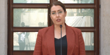 Rritet me 6 % paga e mjekëve e infermierëve, dëmshpërblim për ata që punojnë jashtë vendbanimit