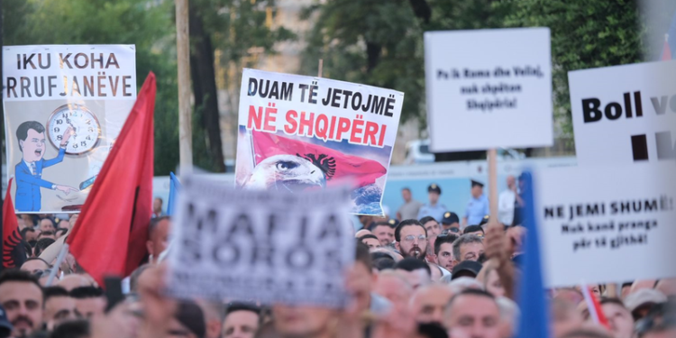 “Lajm i keq për Shqipërinë”, reagimi i parë nga PS-ja pas protestës së opozitës