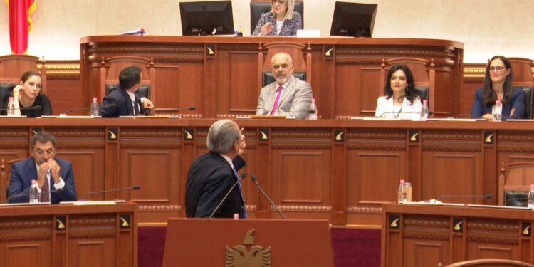 Po me genocidin që po bëni ndaj shqiptarëve, kur do të merreni?