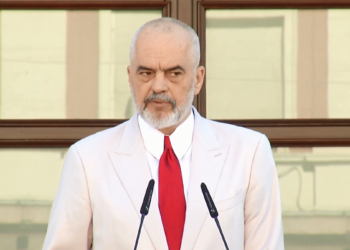 Ngrihet flamuri i BE-së para Kryeministrisë, Rama: Do kisha dashur që të ishte edhe opozita