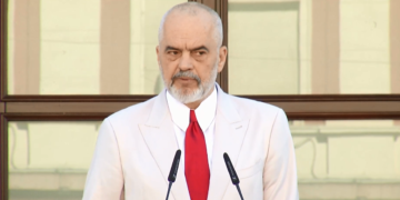 Ngrihet flamuri i BE-së para Kryeministrisë, Rama: Do kisha dashur që të ishte edhe opozita