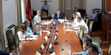 Salianji ironizon pas skandalit të inceneratorëve: Kontrolloni llogaritë bankare, mund të jeni milionerë