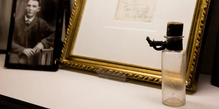 Titaniku: Misteri i mesazhit në shishe nga Jeremia Burke