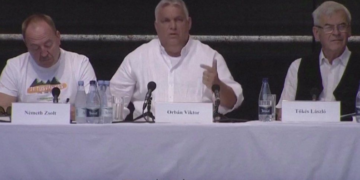 Këshilltarja e kryeministrit të Hungarisë jep dorëheqjen për fjalimin e “pastër nazist”