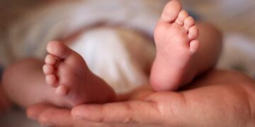 Dibra dhe Korça me tkurrjen më të lartë të lindjeve në 6-mujor, shumica e qarqeve rënie dyshifrore