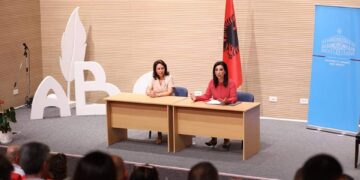 Viti i ri shkollor 2022-2023/ Ministrja Kushi takon drejtuesit e zyrave arsimore