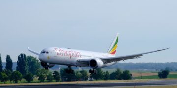 Avioni nuk arriti të zbriste, pasi pilotët i zuri gjumi gjatë fluturimit