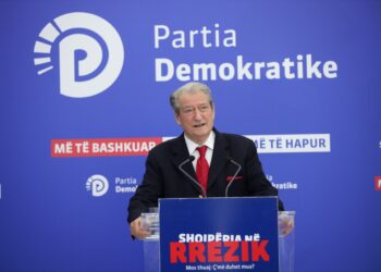“Superskandal, tejkalon çdo lloj imagjinate”, Berisha: Si iu dhanë kompanisë offshore 1.5 mln metër katrorë për portin e Durrësit
