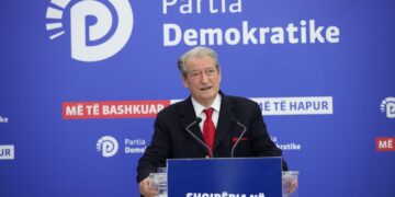 “Superskandal, tejkalon çdo lloj imagjinate”, Berisha: Si iu dhanë kompanisë offshore 1.5 mln metër katrorë për portin e Durrësit