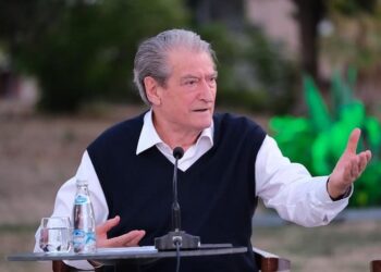 Berisha sulmon Ramën nga Vlora: Turizmi po falimenton, pasuria kombëtare po shndërrohet në mallkim