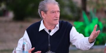 Berisha sulmon Ramën nga Vlora: Turizmi po falimenton, pasuria kombëtare po shndërrohet në mallkim