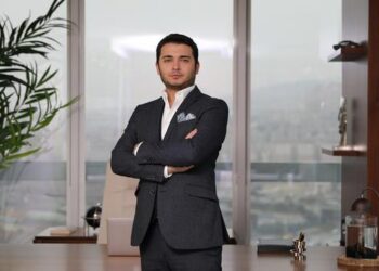 U arratis nga Turqia me thasët me para, si u kap në jug të Shqipërisë teksa bënte plazh bosi i kriptomonedhës turke