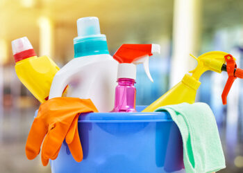 Shtrenjtimi i detergjenteve dhe qeseve plastike rrit 20 deri 50% çmimet në dyqanet e pastrimeve kimike