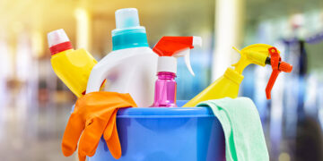 Shtrenjtimi i detergjenteve dhe qeseve plastike rrit 20 deri 50% çmimet në dyqanet e pastrimeve kimike