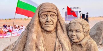 Nis festivali i parë i skulpturës në rërë/Rama: Shpirt artistik në Velipojë