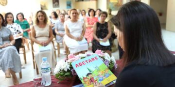 Ministret Kushi dhe Nagavci në 1 shtator promovojnë abetaren në Kosovë