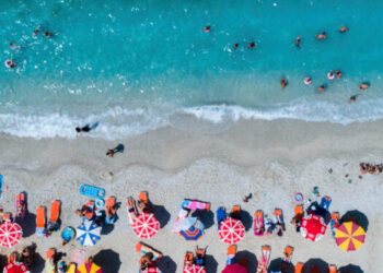 Sezoni turistik, suksesi dhe debati