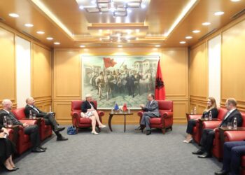 Ambasadorja e re e BE-së i paraqet letrat kredenciale presidentit Begaj