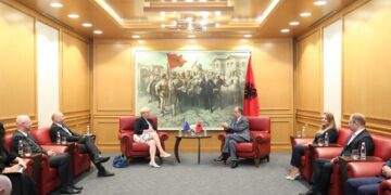 Ambasadorja e re e BE-së i paraqet letrat kredenciale presidentit Begaj