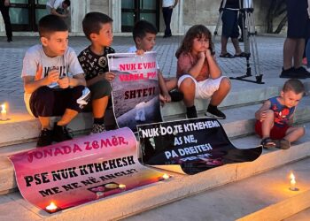 Tragjedia në Himarë/Qytetarët i lënë afat Ramës deri të hënën për të shkarkuar Çuçin, Kumbaron dhe Nanon
