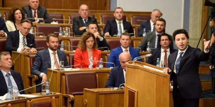 LAJM I FUNDIT/ Bie Qeveria e Malit të Zi