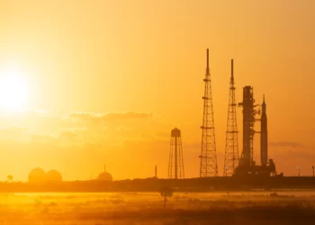 NASA anulon lëshimin e raketës për në Hënë