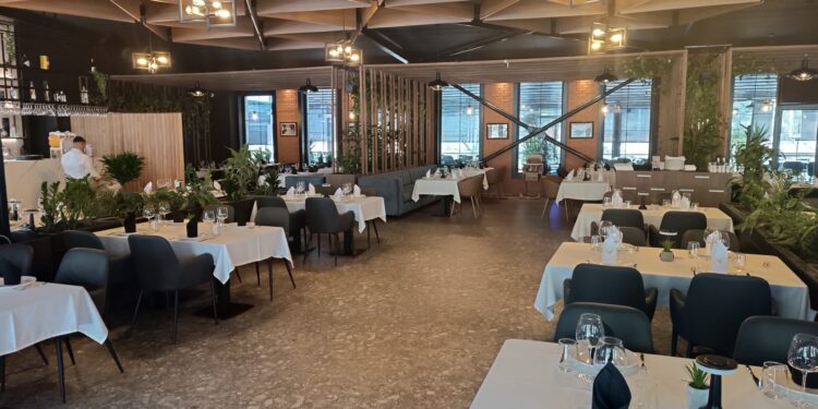 Një udhëtim i shkurtër në “Fundjavë Ndryshe”, “The Balkanista” flet me superlativa