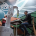 Njihuni me robotin kamerier që mund të marrë pije dhe të pastrojë (VIDEO)