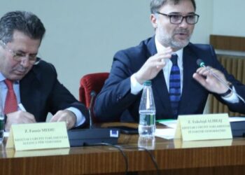 Mediu: Mos hapni dosjet e ish- të përndjekurve! Alibeaj: E vërteta na bën të lirë