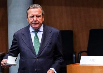 “Ideja për të marrë Krimenë është e pakuptimtë”, ish-kancelari gjerman del kundër Zelenskyt