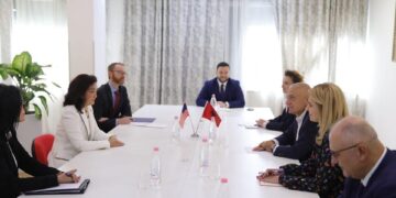 Meta bën “paqe” me Yuri Kim, ja për çfarë diskutuan