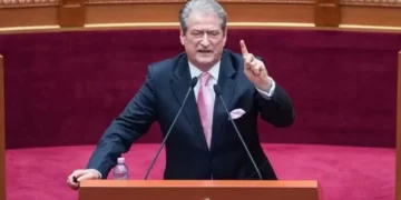 “Ora thërret, koha po vjen”, Berisha: Të gjithë në grevë, për t’i prerë biletën kësaj qeverie!