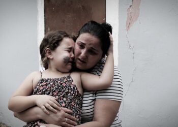 “Çfarë të kam bërë o Zot?”, Altea kërkon ndihmën e shqiptarëve: Kam frikë mos me tallin shokët dhe shoqet, edhe unë dua të jem si ata!