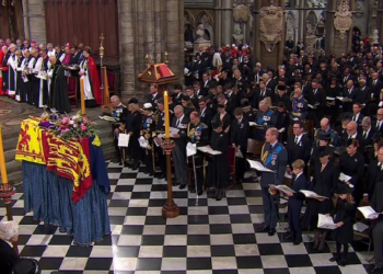 Mbretëresha Elizabeth II përcillet për në banesën e fundit (FOTO)